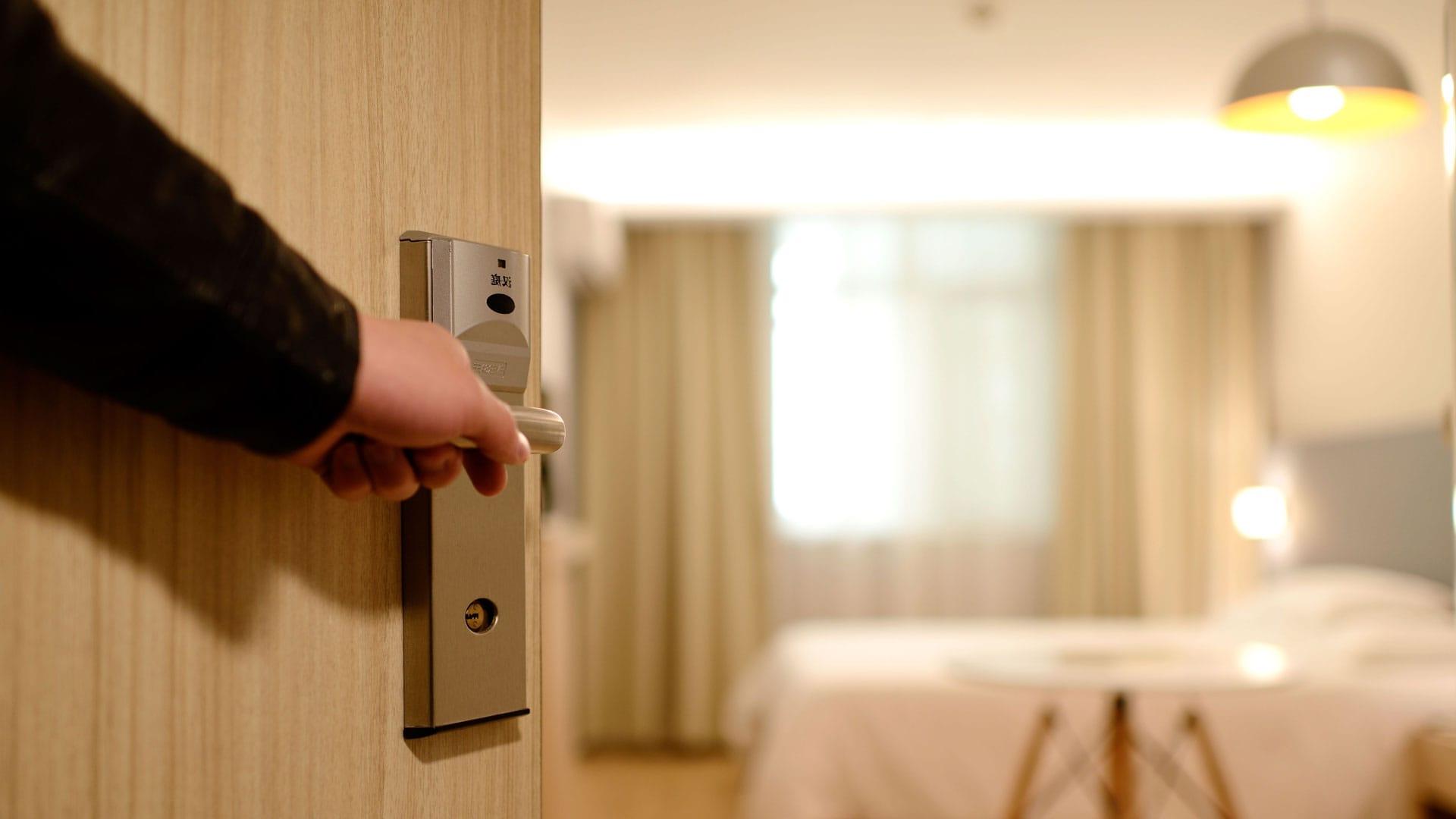 Top hotel safety tips: Your hotel room safety is important – HI Travel Tales